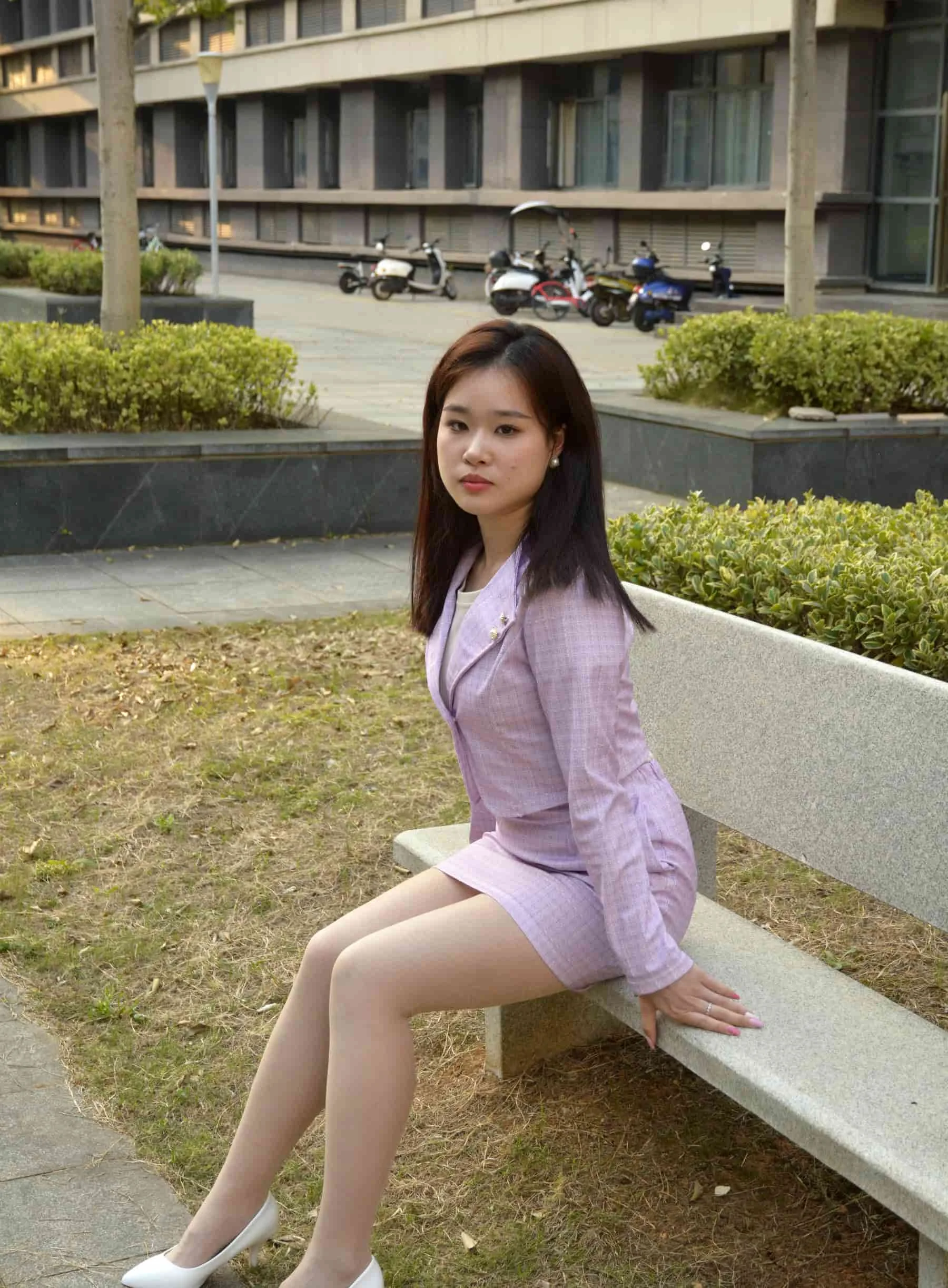 爱月下写真合集11期80GB 灰T恤短裤 肉丝光腿 JK丝袜美足
